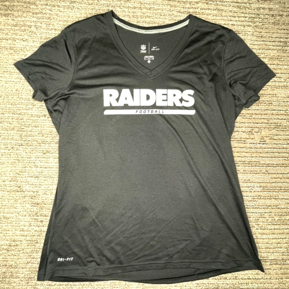 Raiders Women's Nike Dri-Fit Black Short Sleeve V-Neck Top sz. XL EUC